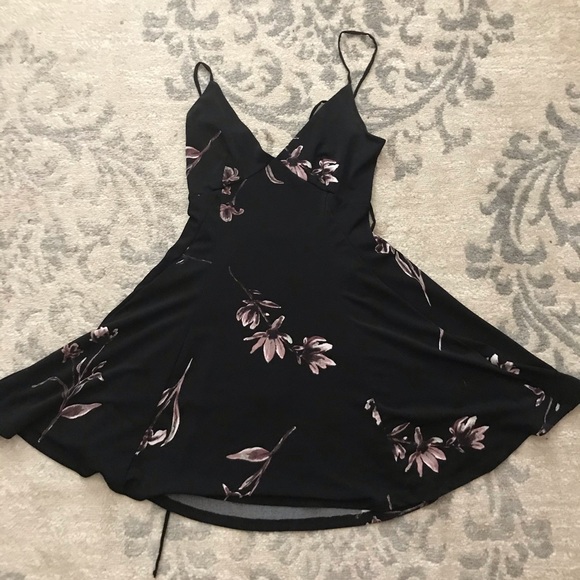 Silence + Noise Lonnie Black Floral Dress - Picture 3 of 3